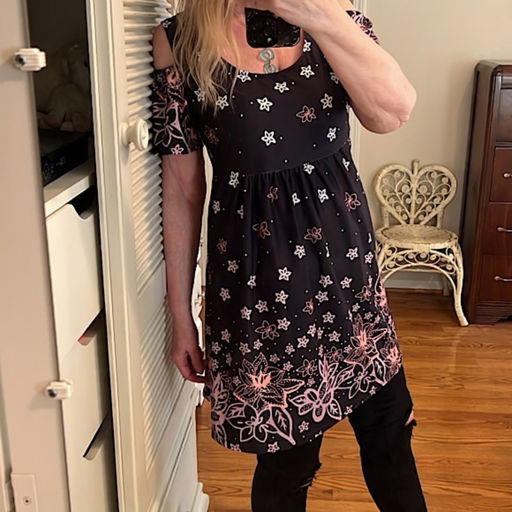 REBORN Short Sleeved Cold Shoulder Boho Tunic Top